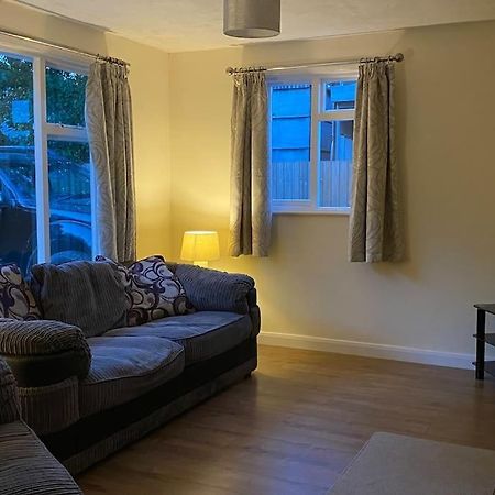 Cheerful 3 Bedroom Bungalow With Indoor Fire Place Gloucester Dış mekan fotoğraf