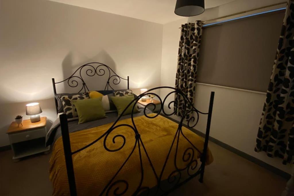 Cheerful 3 Bedroom Bungalow With Indoor Fire Place Gloucester Dış mekan fotoğraf