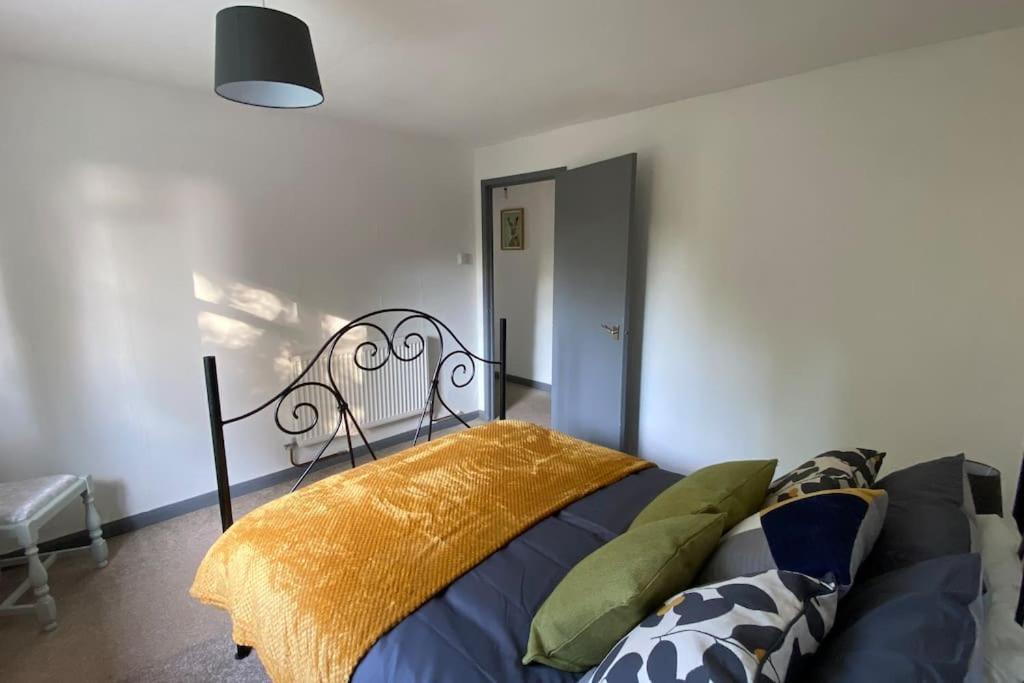 Cheerful 3 Bedroom Bungalow With Indoor Fire Place Gloucester Dış mekan fotoğraf