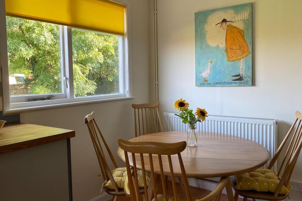 Cheerful 3 Bedroom Bungalow With Indoor Fire Place Gloucester Dış mekan fotoğraf