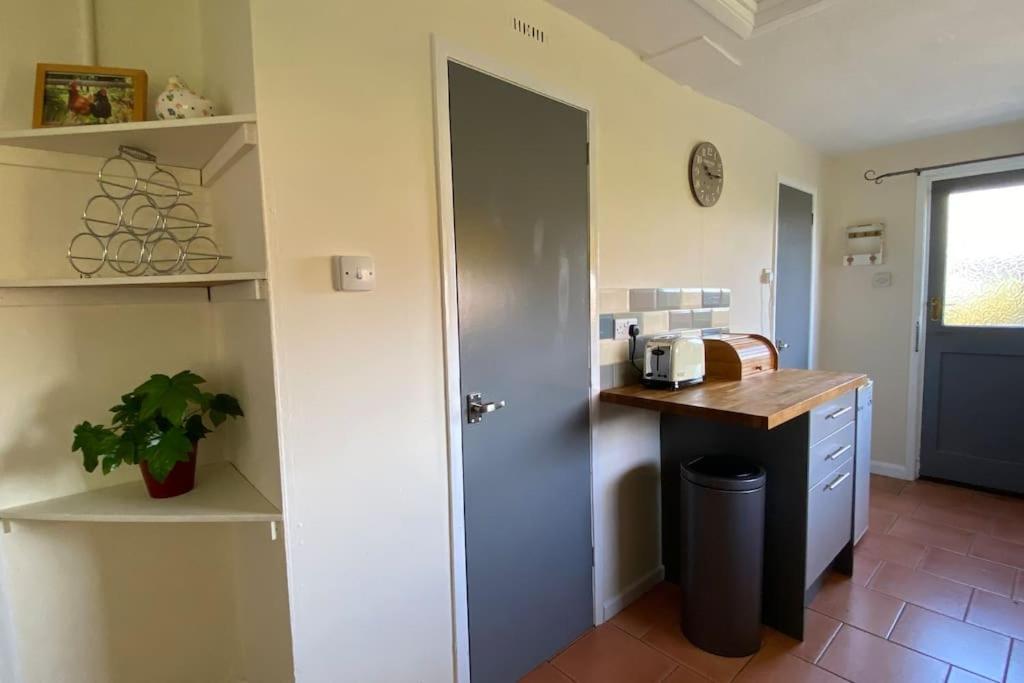 Cheerful 3 Bedroom Bungalow With Indoor Fire Place Gloucester Dış mekan fotoğraf